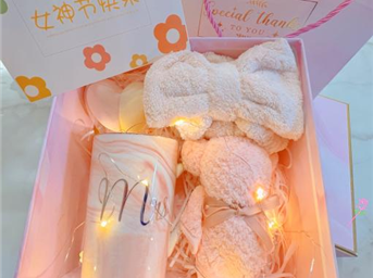 三八妇女节丨祝所有女神：愿你笑靥如花，一生不减芳华！